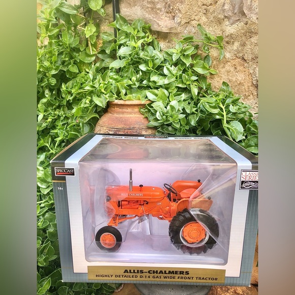 New! Allis-Chalmers D-14 1:16 Scale Die Cast Model Tractor - Picture 3 of 8
